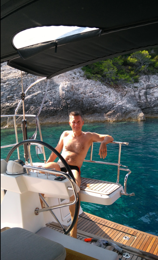 Barna László strandolás egy öbölben